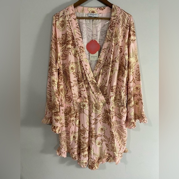 AGUA BENDITA -
Romantic Floral Print Flare Sleeve Romper - Picture 2 of 14